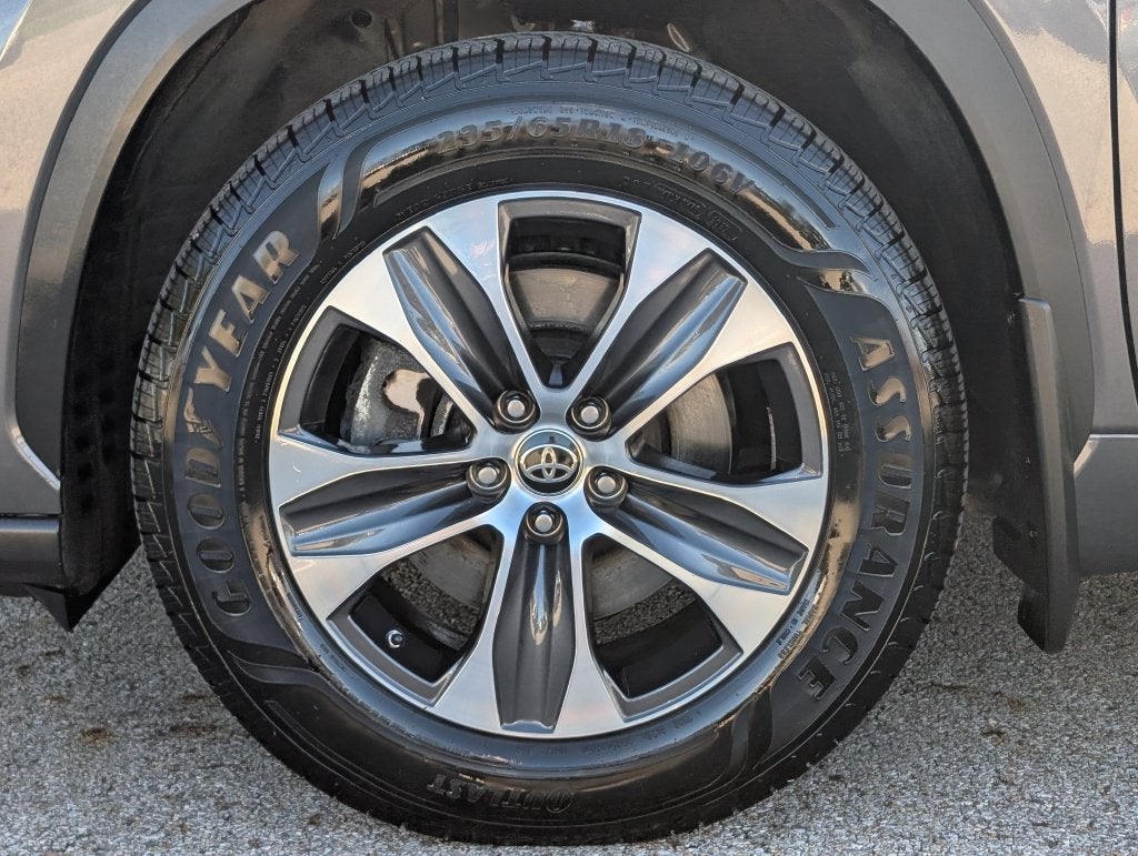 2022 Toyota Highlander Hybrid XLE