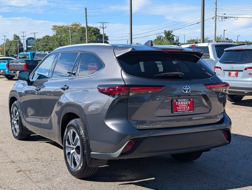 2022 Toyota Highlander Hybrid XLE