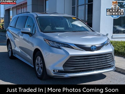 2022 Toyota Sienna XLE 8 Passenger