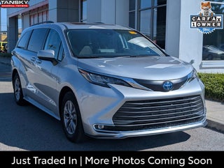 2022 Toyota Sienna XLE 8 Passenger