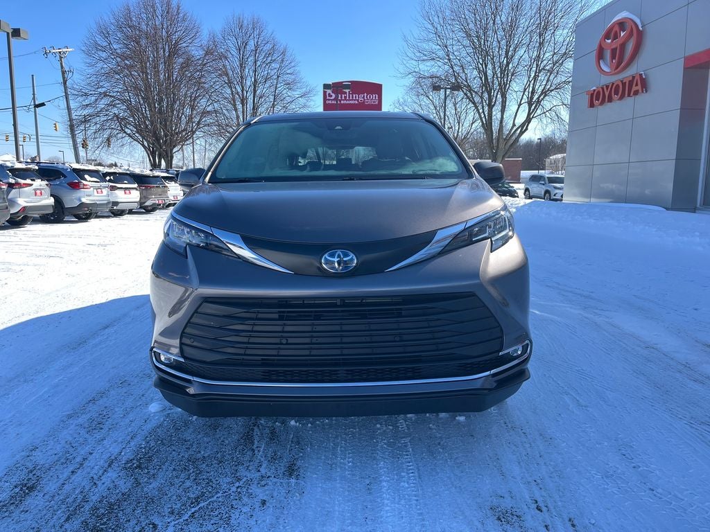 2023 Toyota Sienna XLE
