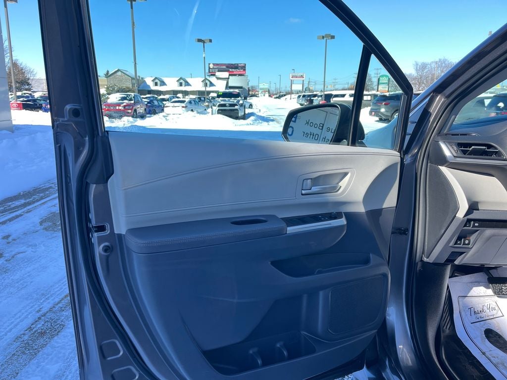 2023 Toyota Sienna XLE