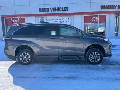 2023 Toyota Sienna XLE