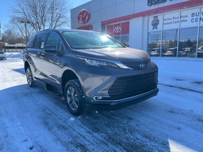 2023 Toyota Sienna XLE