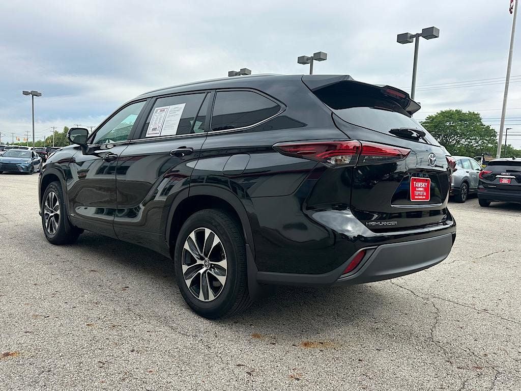 2024 Toyota Highlander Hybrid XLE