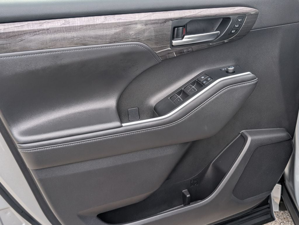 2025 Toyota Highlander Limited