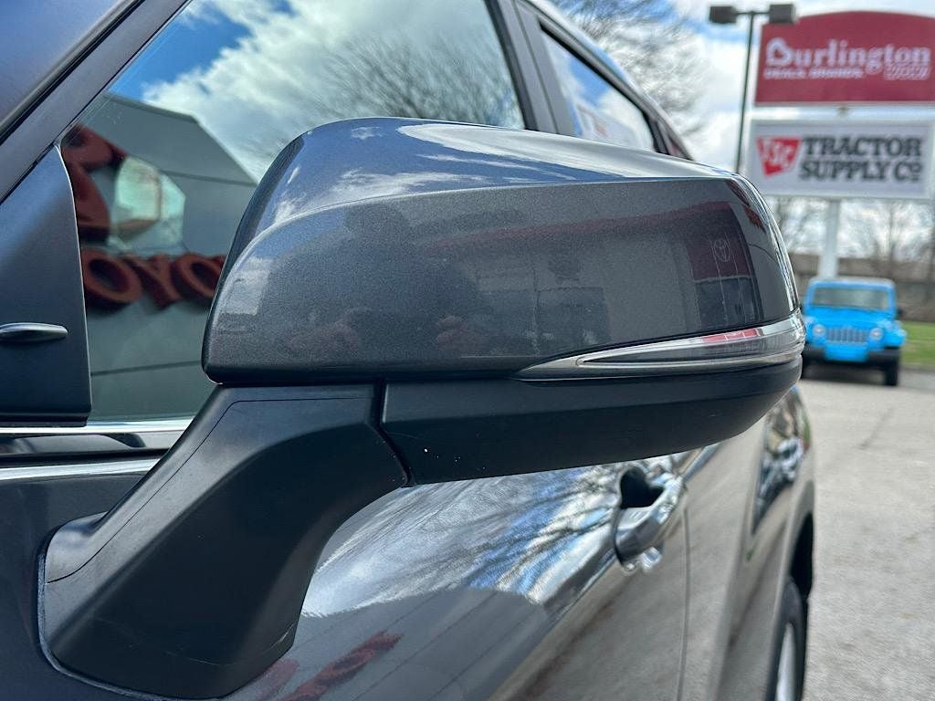 2024 Toyota Highlander LE