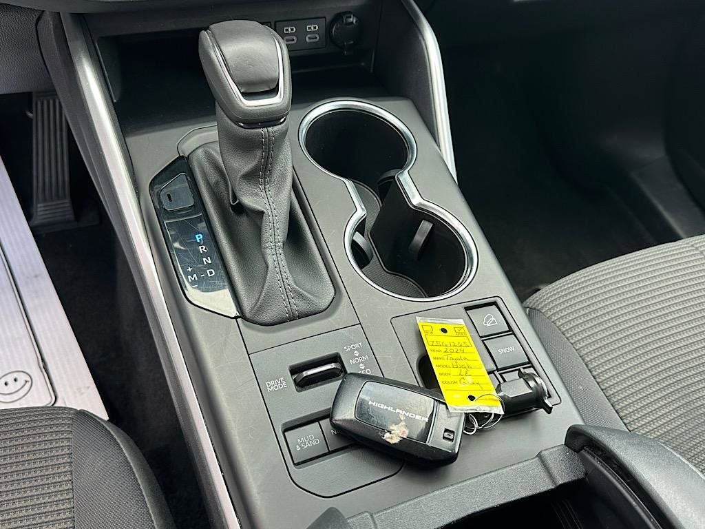 2024 Toyota Highlander LE