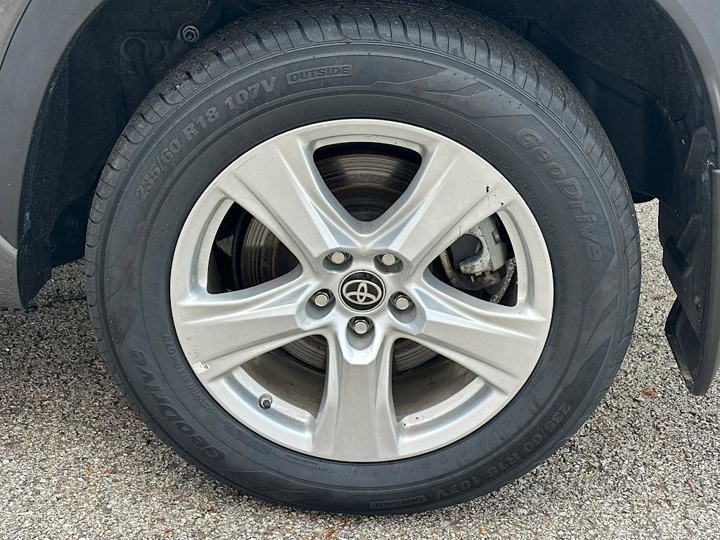 2024 Toyota Highlander LE