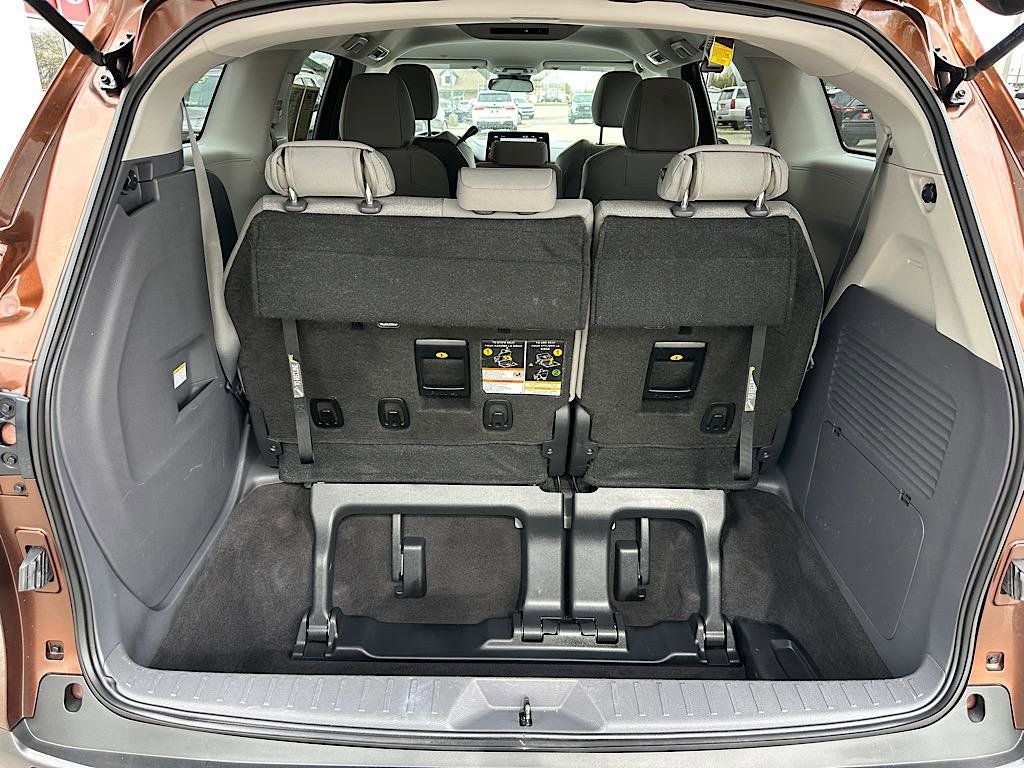 2023 Toyota Sienna LE 8 Passenger