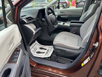 2023 Toyota Sienna LE 8 Passenger