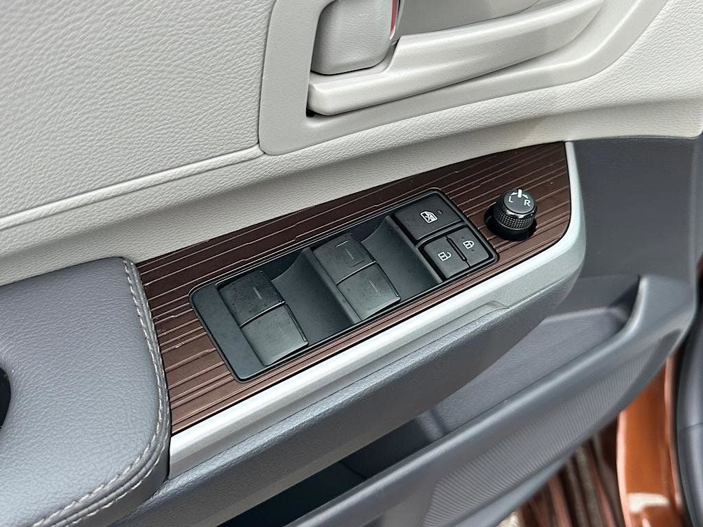 2023 Toyota Sienna LE 8 Passenger