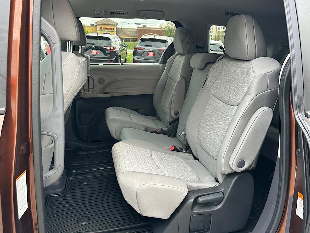 2023 Toyota Sienna LE 8 Passenger