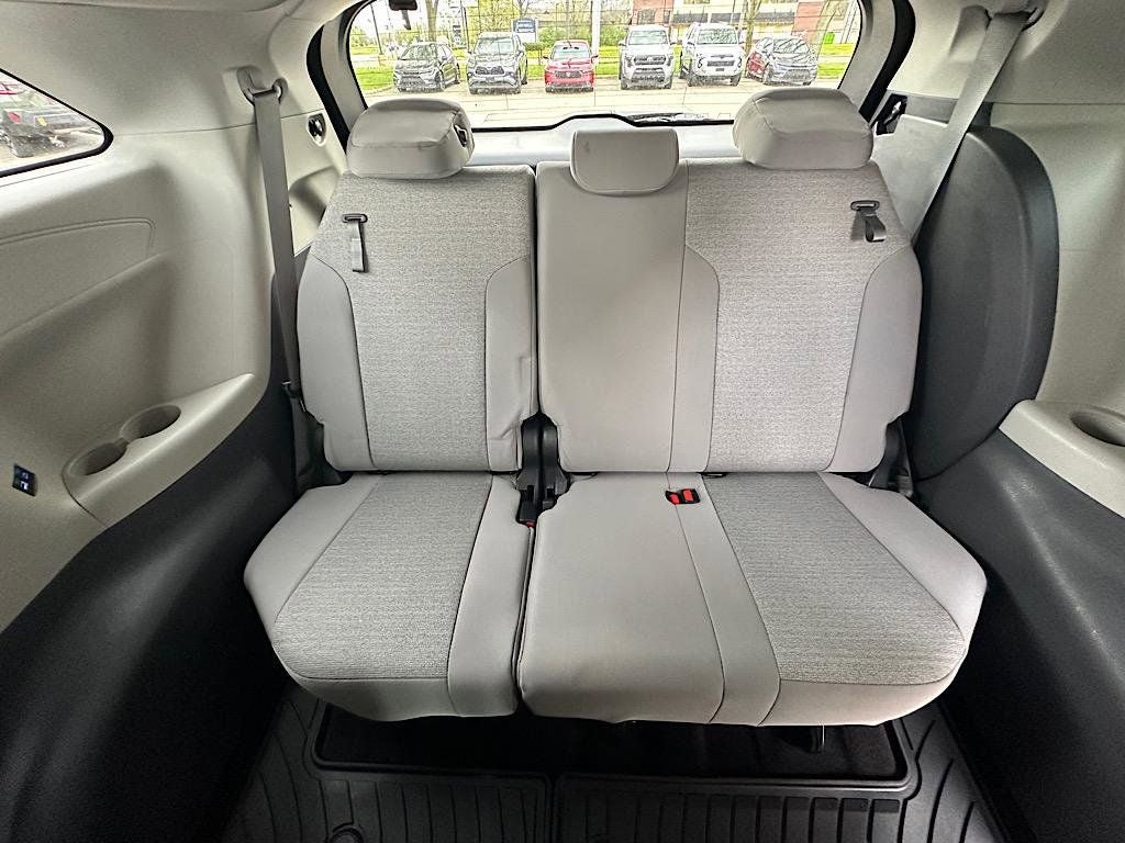 2023 Toyota Sienna LE 8 Passenger