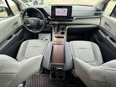 2023 Toyota Sienna LE 8 Passenger
