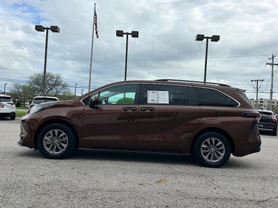 2023 Toyota Sienna LE 8 Passenger