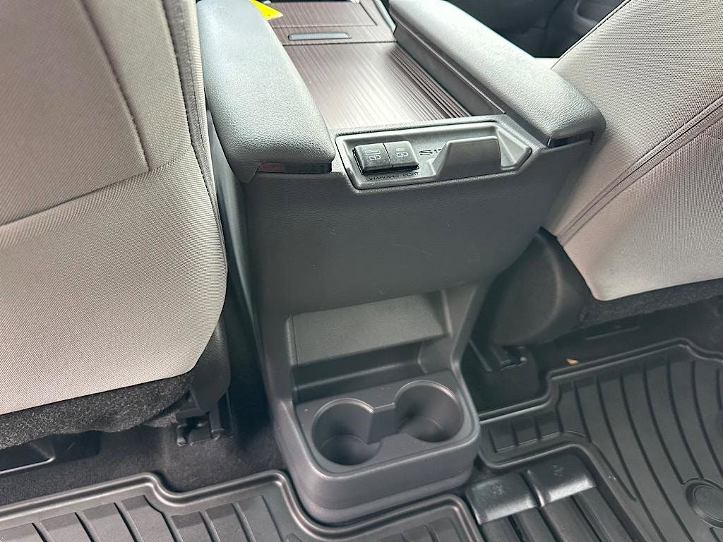 2023 Toyota Sienna LE 8 Passenger