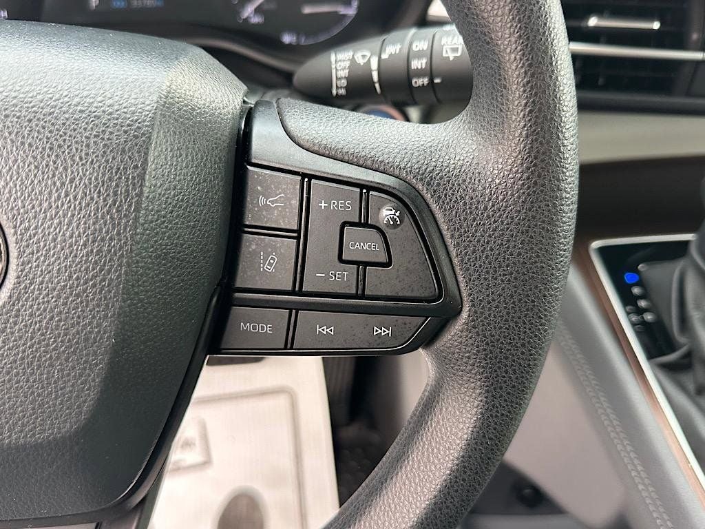 2023 Toyota Sienna LE 8 Passenger
