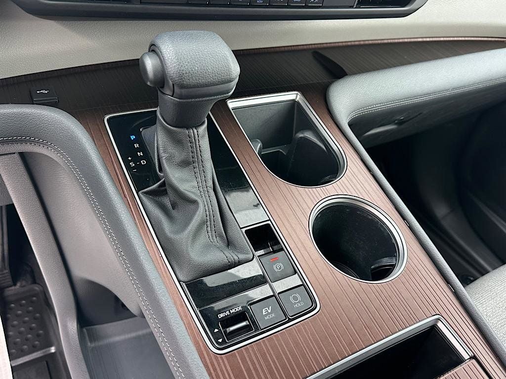2023 Toyota Sienna LE 8 Passenger