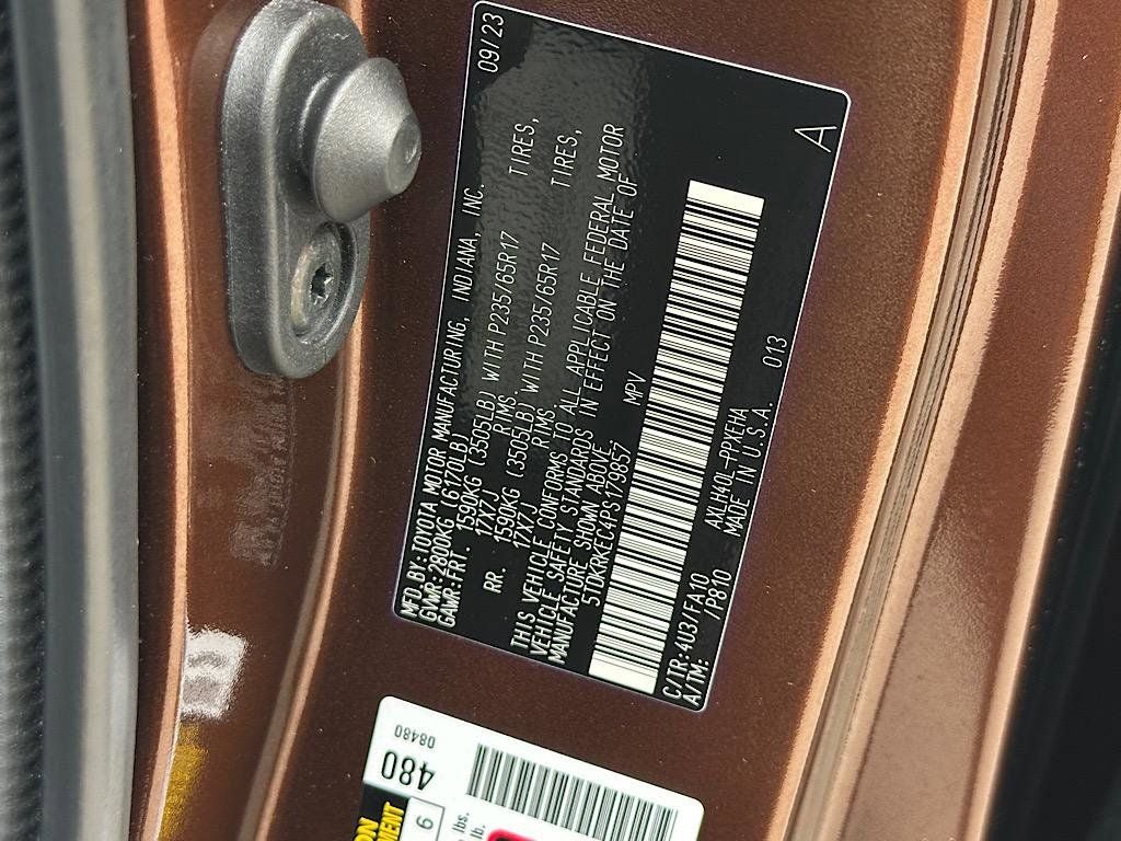 2023 Toyota Sienna LE 8 Passenger