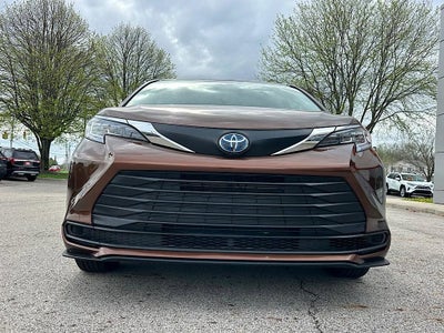 2023 Toyota Sienna LE 8 Passenger
