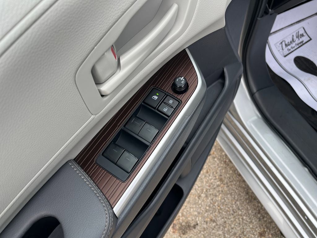 2024 Toyota Sienna LE 8 Passenger