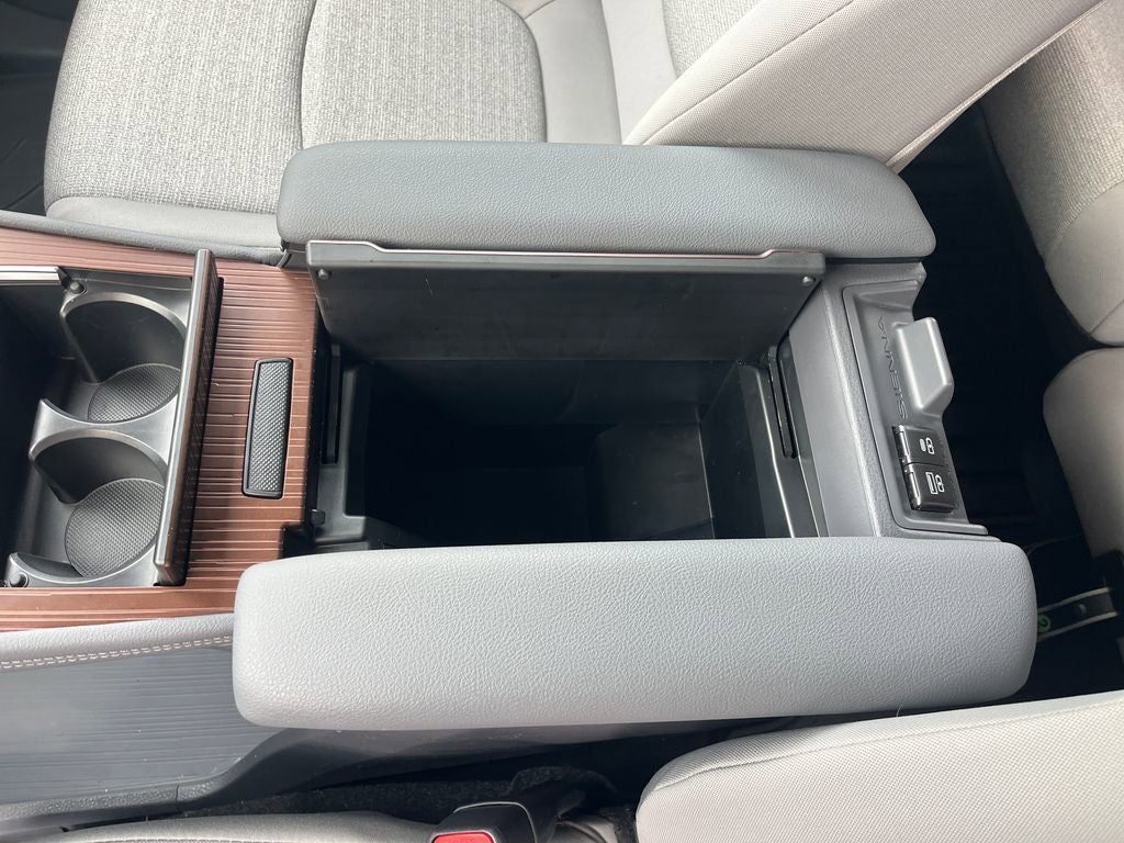 2024 Toyota Sienna LE 8 Passenger