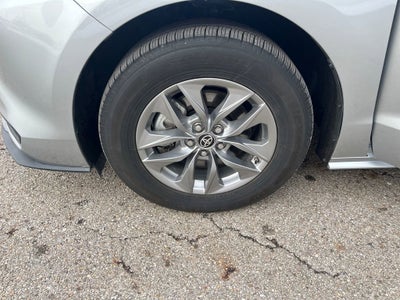 2024 Toyota Sienna LE 8 Passenger