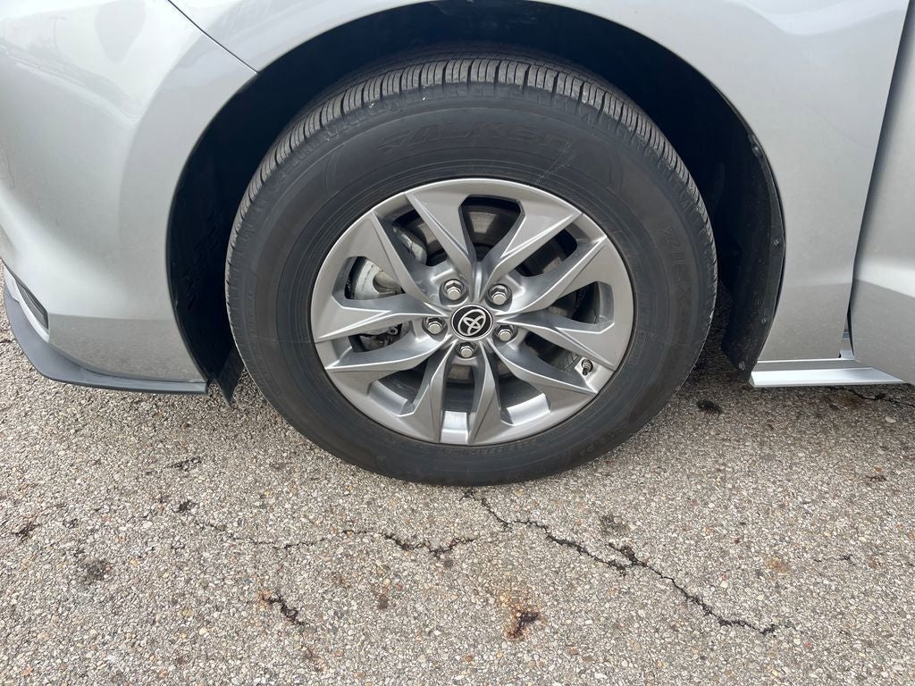 2024 Toyota Sienna LE 8 Passenger