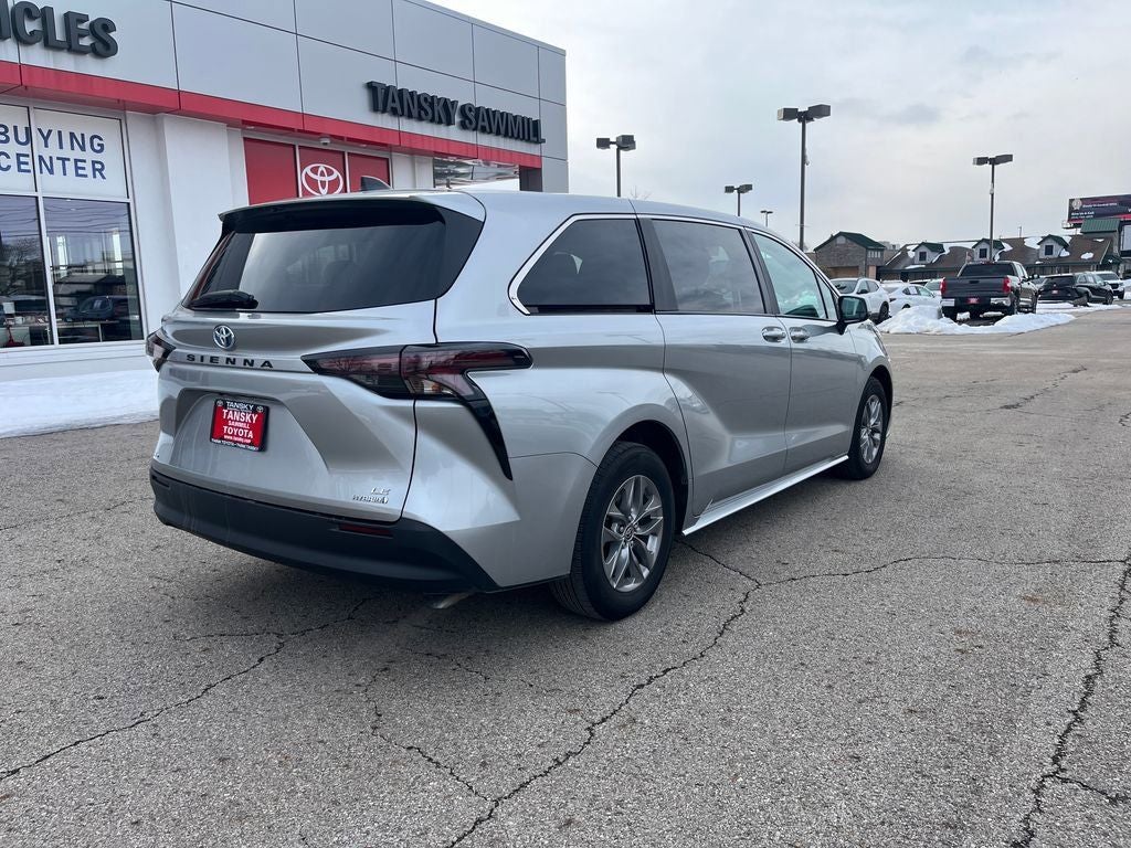 2024 Toyota Sienna LE 8 Passenger
