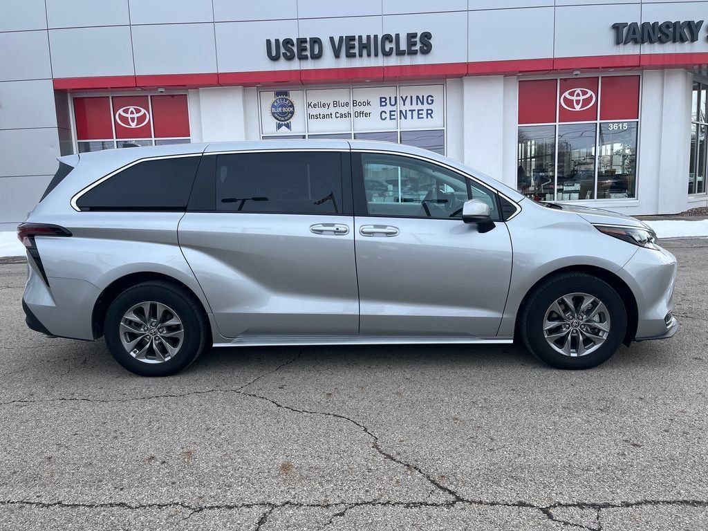 2024 Toyota Sienna LE 8 Passenger