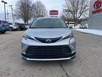 2024 Toyota Sienna LE 8 Passenger
