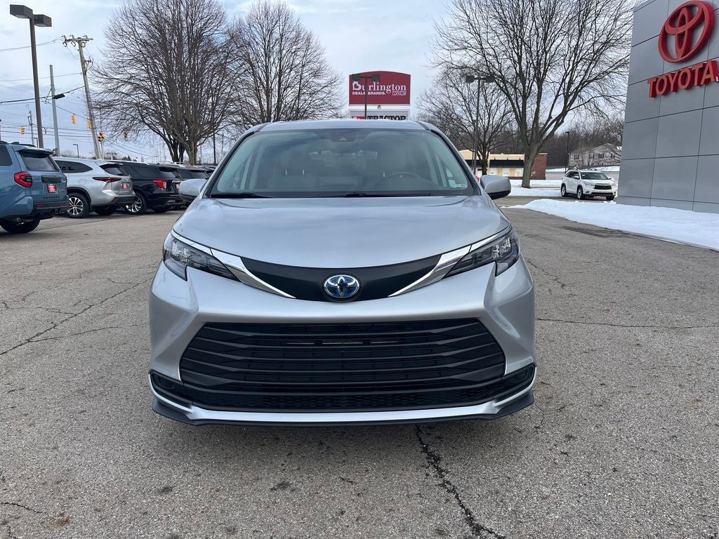 2024 Toyota Sienna LE 8 Passenger