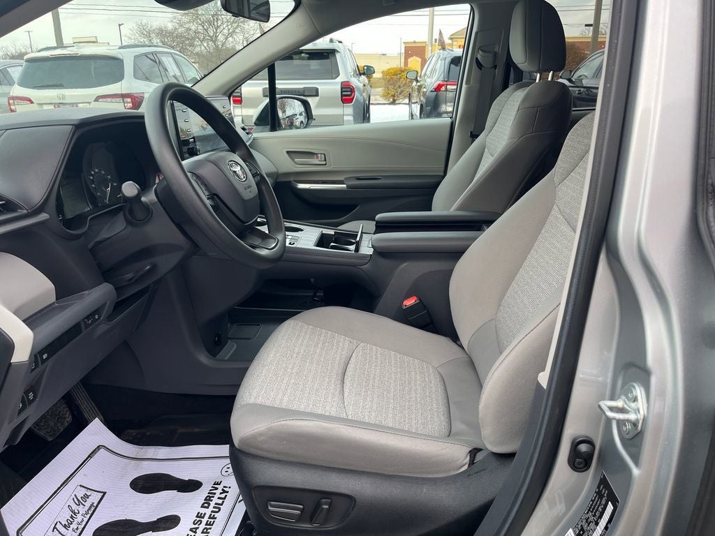 2024 Toyota Sienna LE 8 Passenger