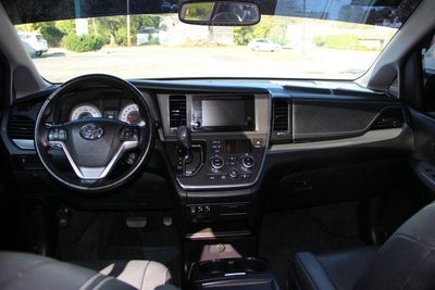 2016 Toyota Sienna SE 7 Passenger