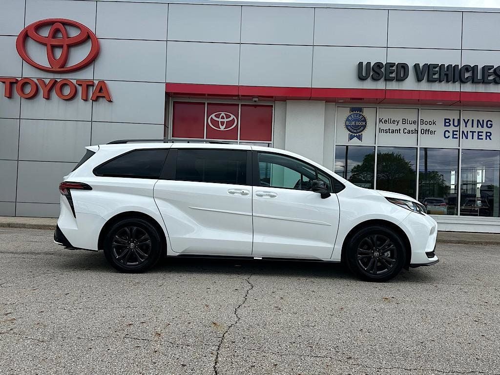 2025 Toyota Sienna XSE 7 Passenger
