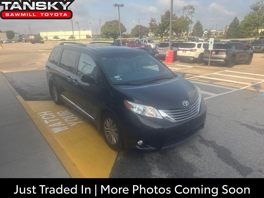 2016 Toyota Sienna XLE 8 Passenger