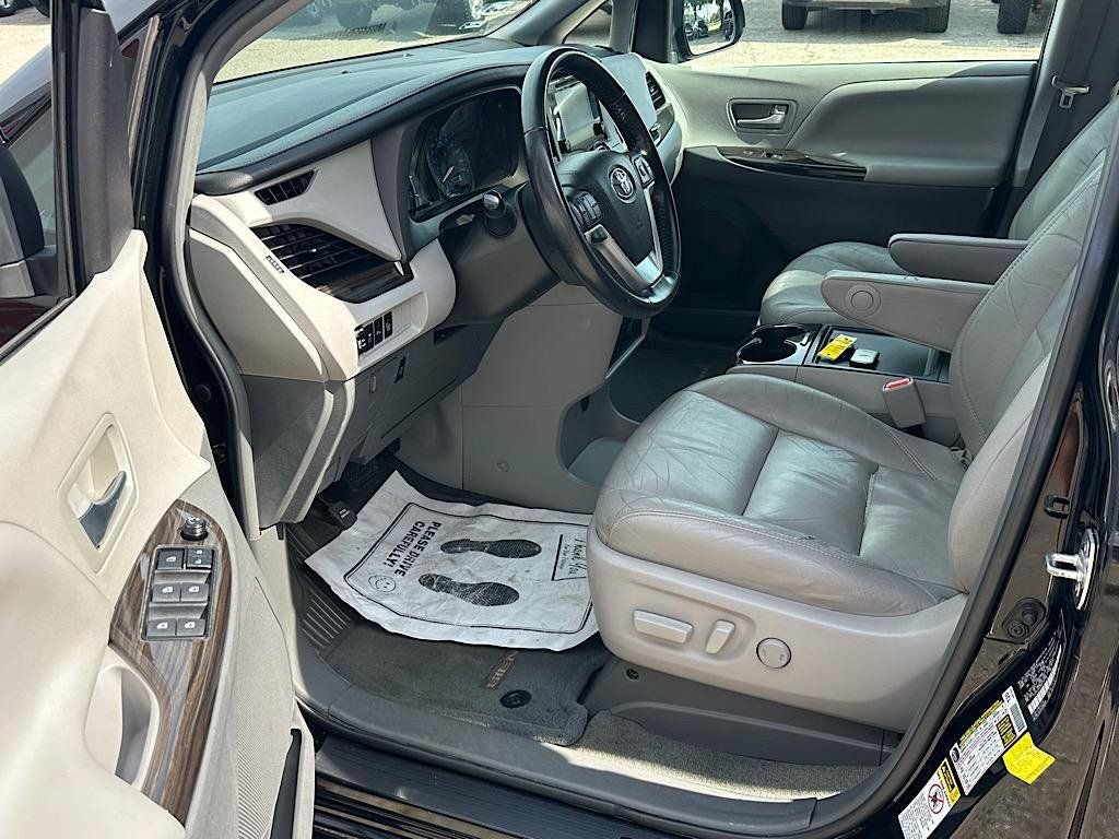 2016 Toyota Sienna XLE 8 Passenger