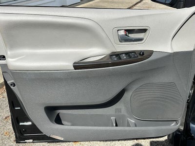 2016 Toyota Sienna XLE 8 Passenger