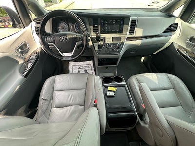 2016 Toyota Sienna XLE 8 Passenger