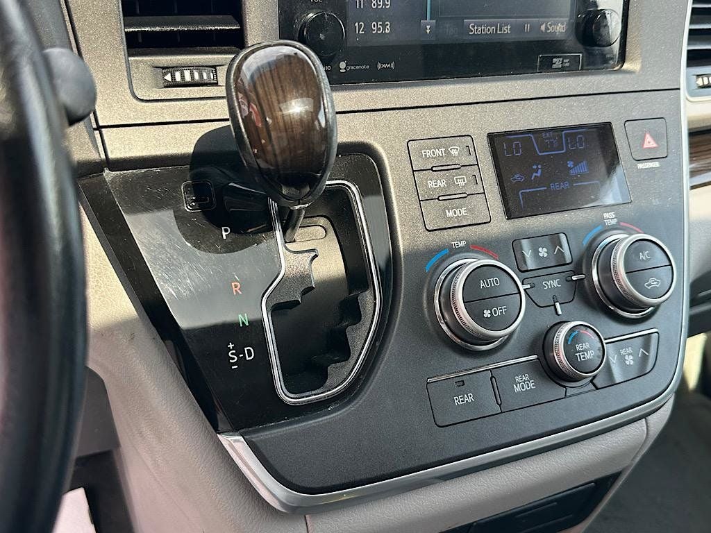 2016 Toyota Sienna XLE 8 Passenger