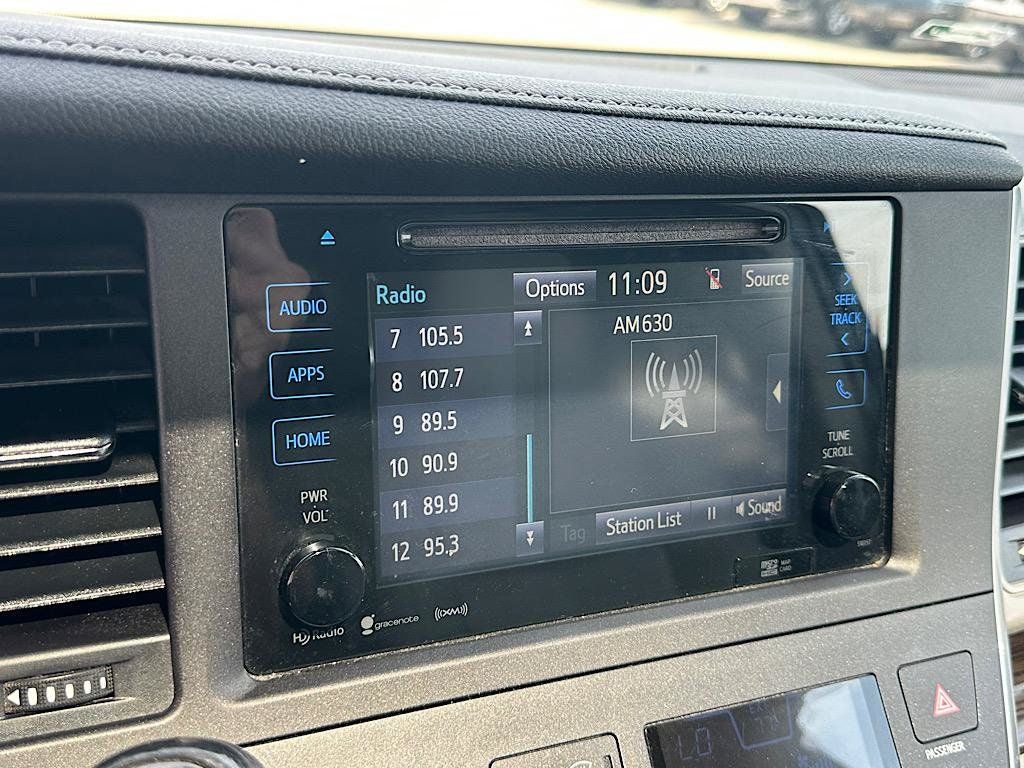 2016 Toyota Sienna XLE 8 Passenger