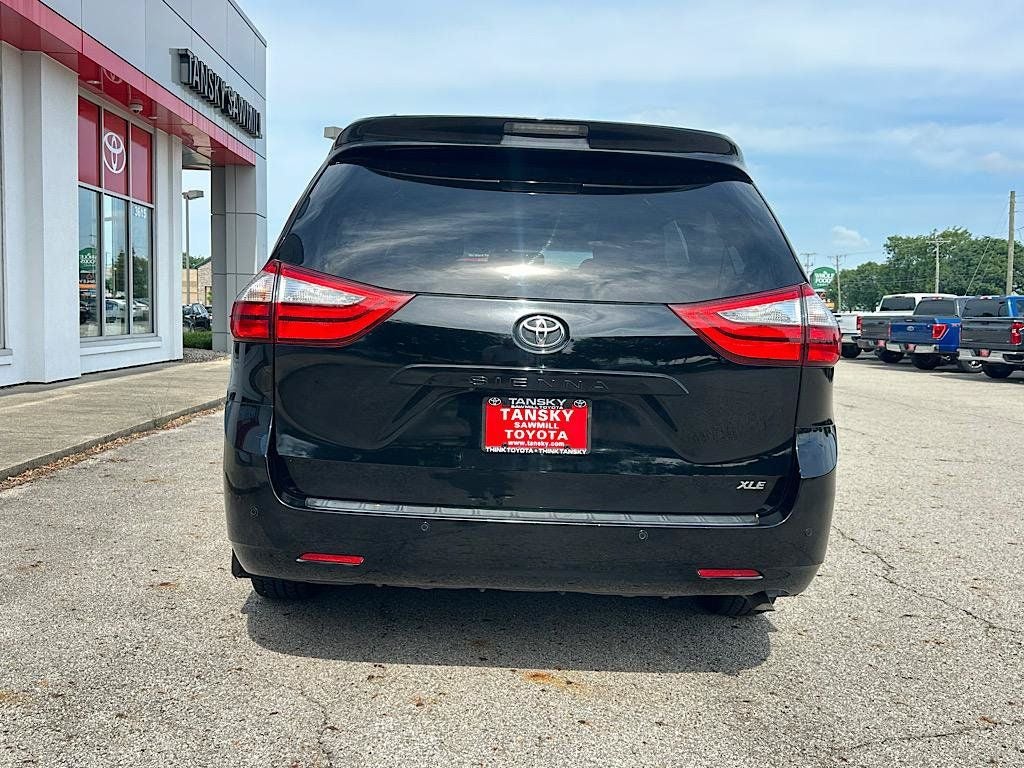 2016 Toyota Sienna XLE 8 Passenger