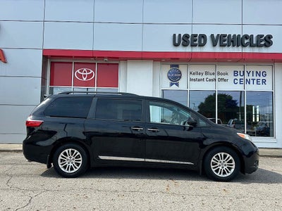 2016 Toyota Sienna XLE 8 Passenger