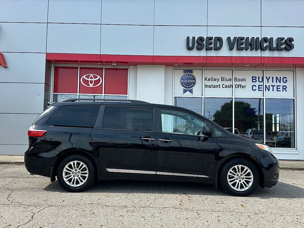 2016 Toyota Sienna XLE 8 Passenger