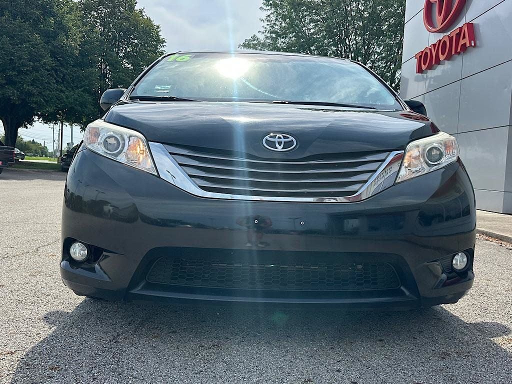 2016 Toyota Sienna XLE 8 Passenger