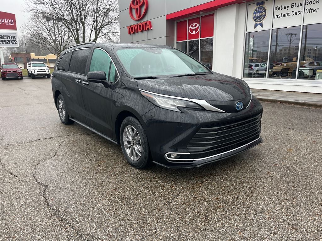2023 Toyota Sienna XLE