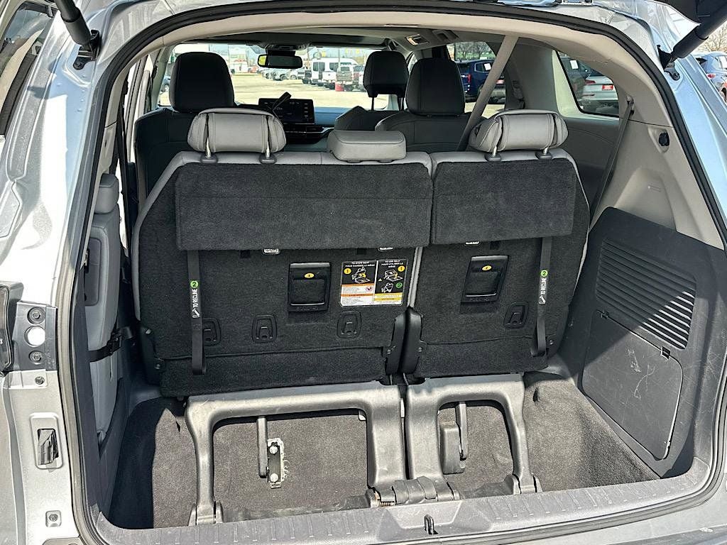 2022 Toyota Sienna XLE 8 Passenger