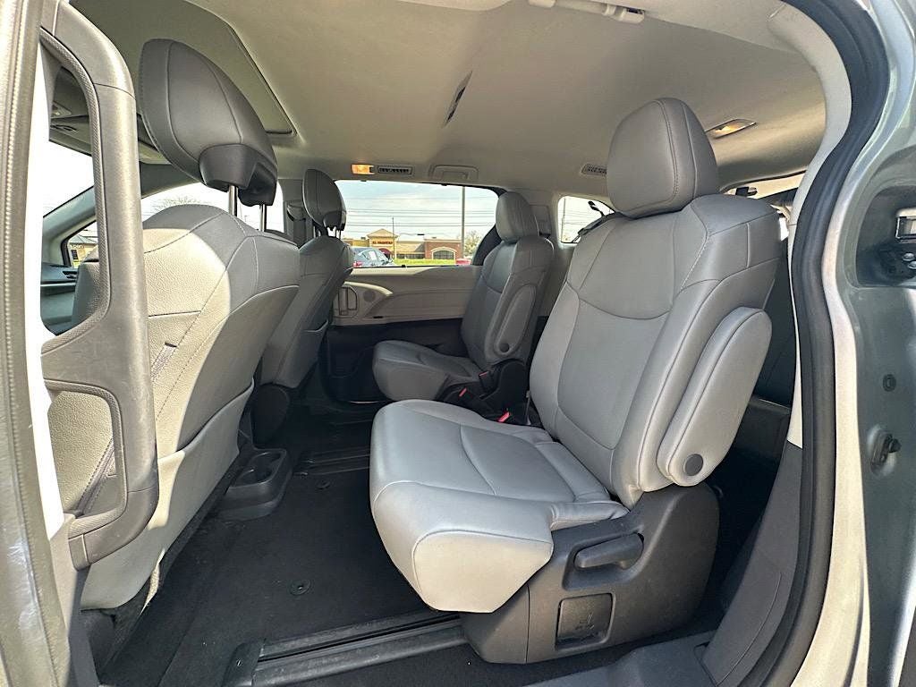 2022 Toyota Sienna XLE 8 Passenger