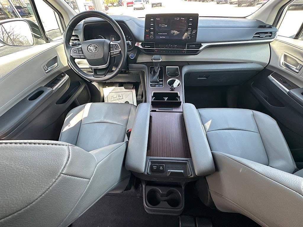 2022 Toyota Sienna XLE 8 Passenger